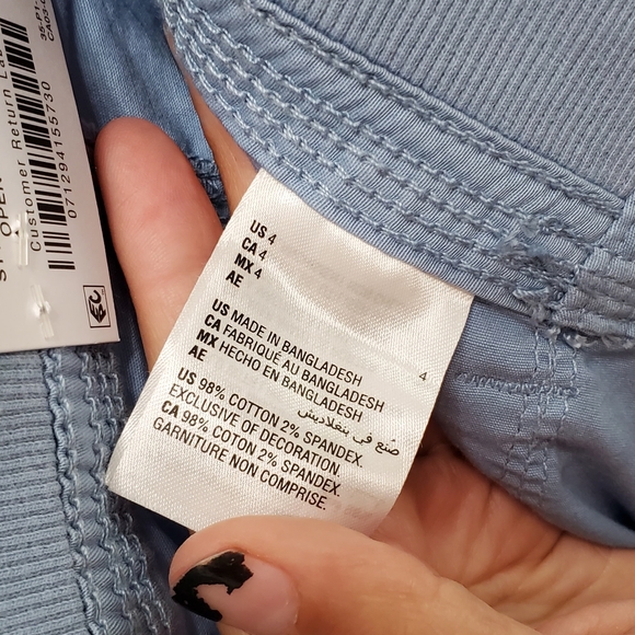 STYLE & CO LIGHT BLUE MID RISE CARGO CAPRIS WITH HEARTS.. - Picture 7 of 13